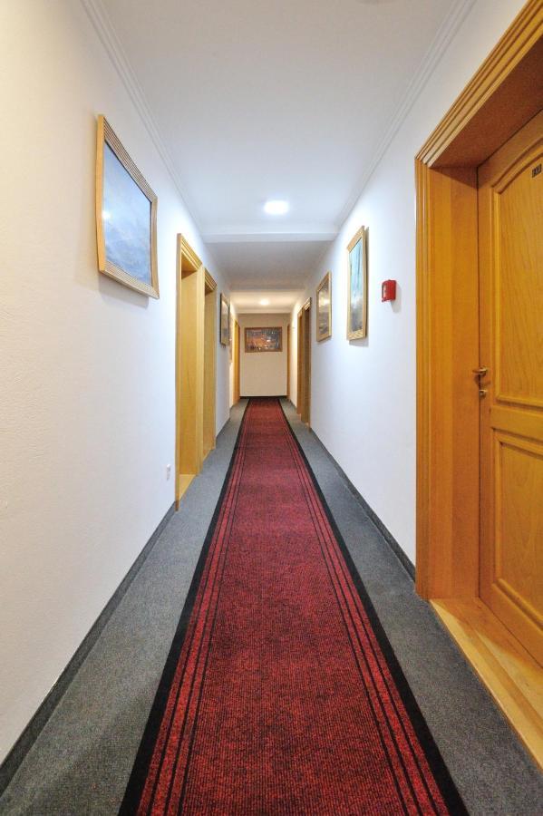 Hotel Lav เนอุม ภายนอก รูปภาพ