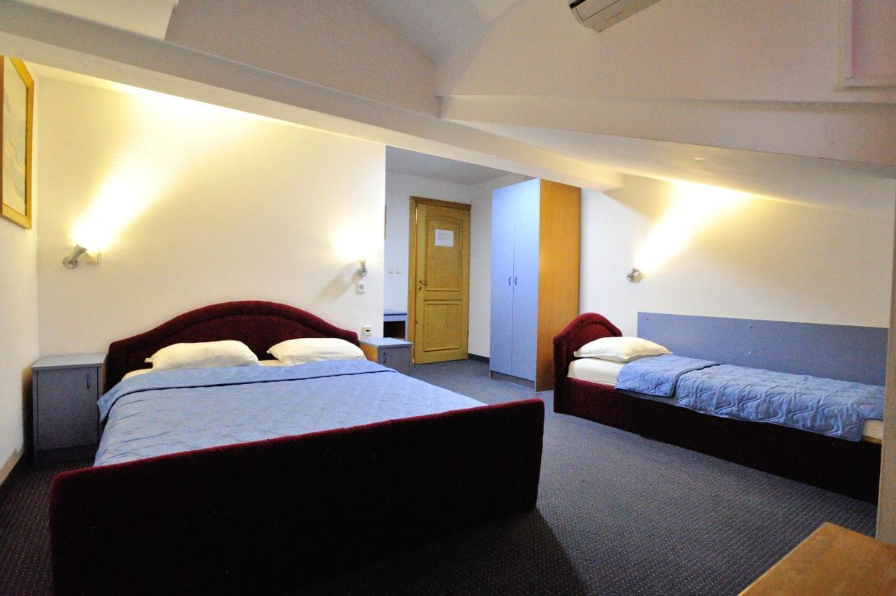 Hotel Lav เนอุม ภายนอก รูปภาพ