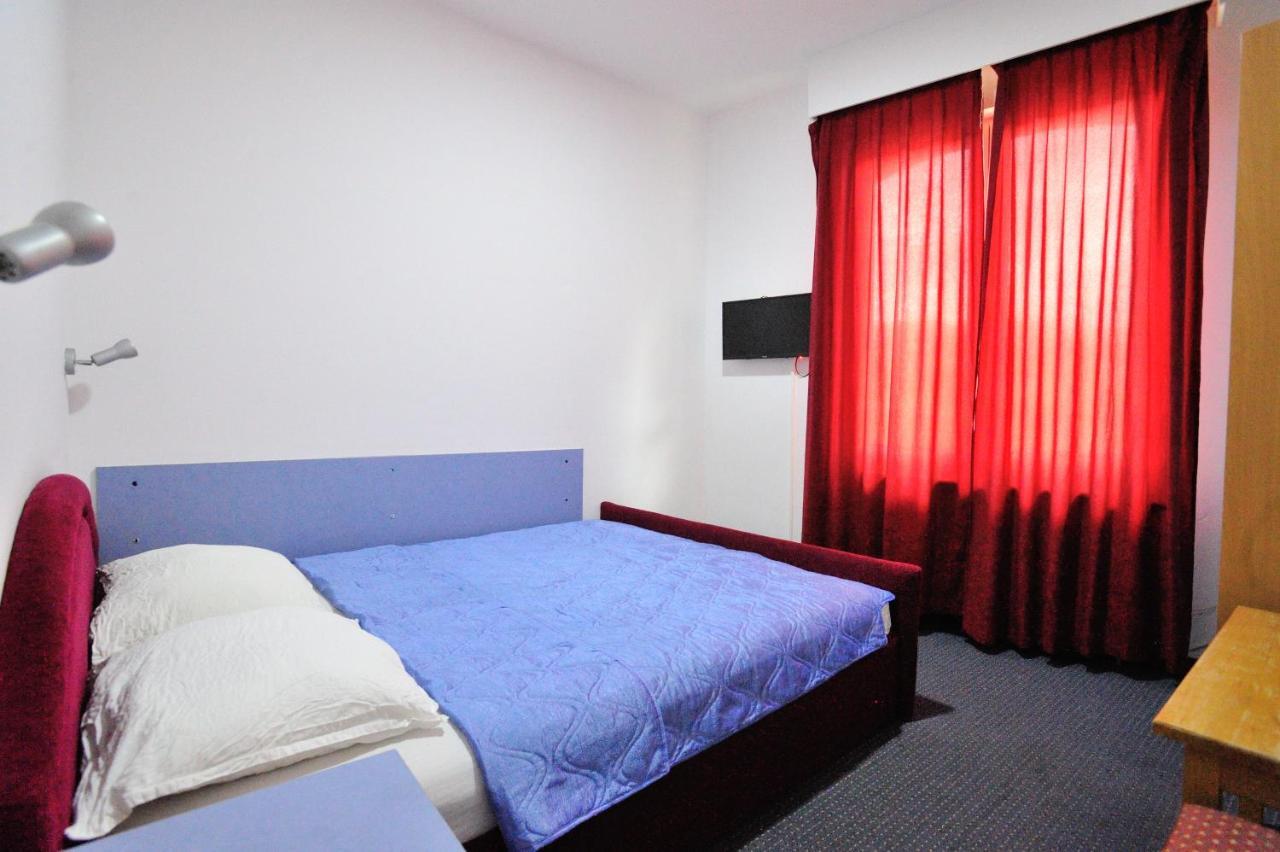 Hotel Lav เนอุม ภายนอก รูปภาพ