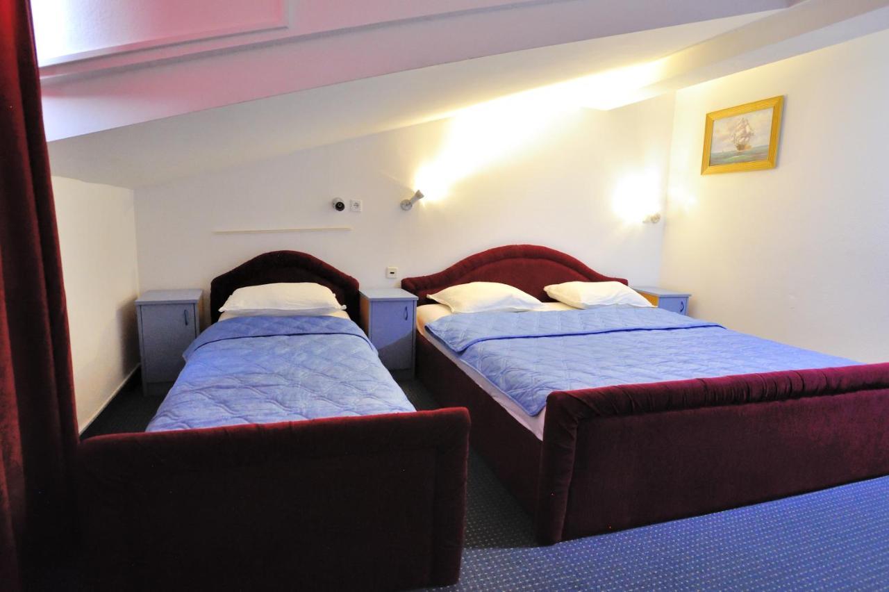 Hotel Lav เนอุม ภายนอก รูปภาพ