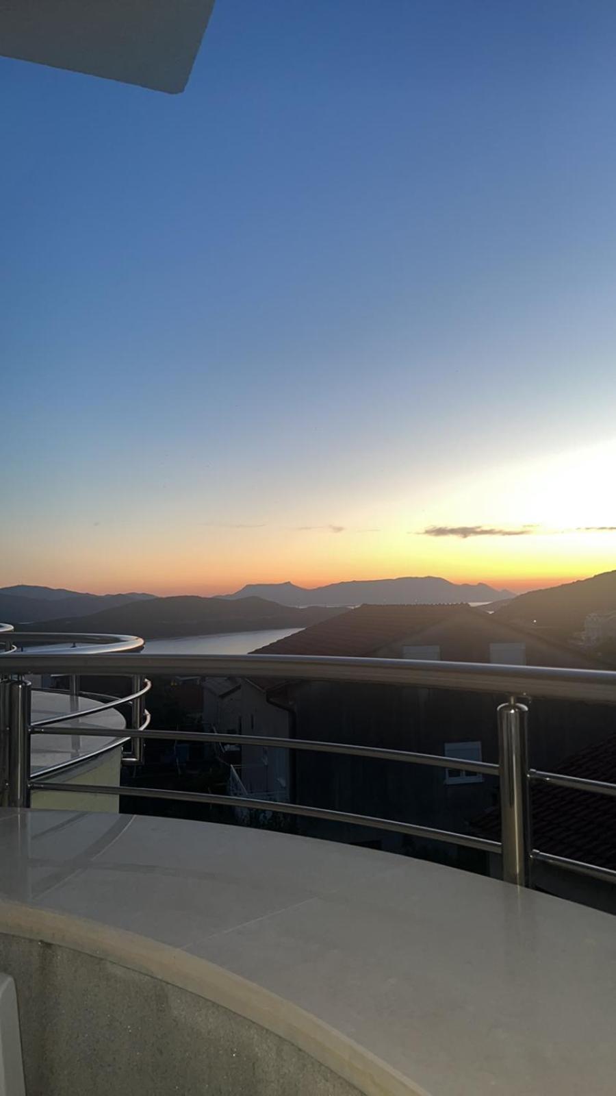 Hotel Lav เนอุม ภายนอก รูปภาพ
